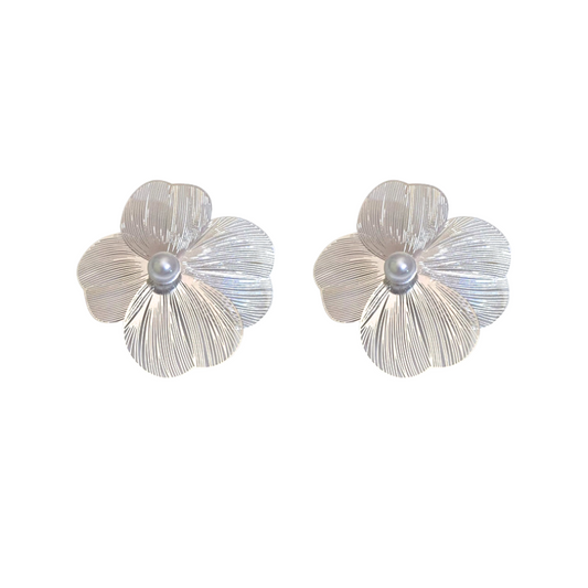 Exaggerated white pearl flower earrings | Pretty Bosses